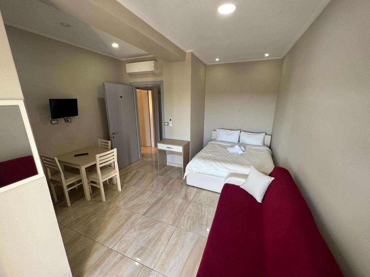 Renti 4* Velipojë